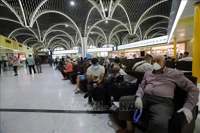 Hành khách tại sân bay quốc tế Baghdad, Iraq. Ảnh: THX/TTXVN