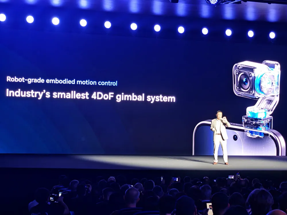 Robot Phone với hệ thống camera gắn mô-tơ với gimbal 3 trục siêu nhỏ. Ảnh: ubergizmo