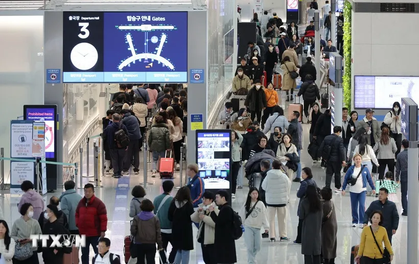 Hành khách tại sân bay quốc tế Incheon, Hàn Quốc. Ảnh tư liệu - minh họa: Yonhap/TTXVN