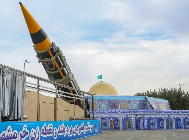 Tên lửa Khorramshahr-4 của Iran. Ảnh: IRGC