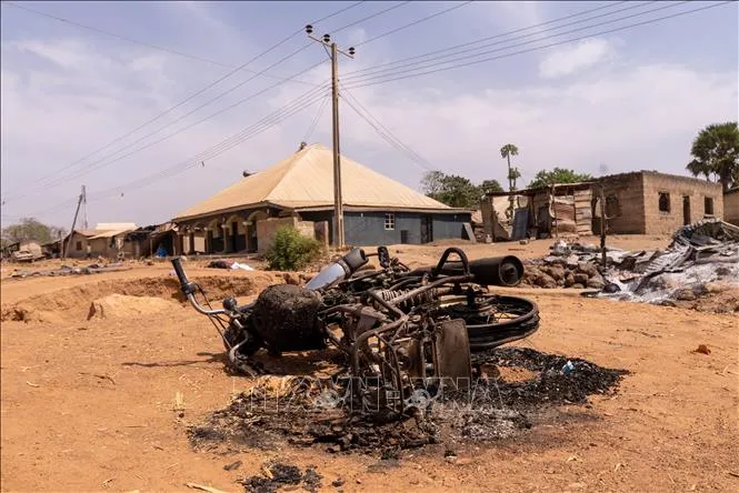 Cảnh tàn phá sau vụ tấn công của các nhóm vũ trang tại khu vực Woro và Nuku thuộc bang Kwara, Nigeria ngày 5/2/2026. Ảnh tư liệu: Anadolu Agency/TTXVN
