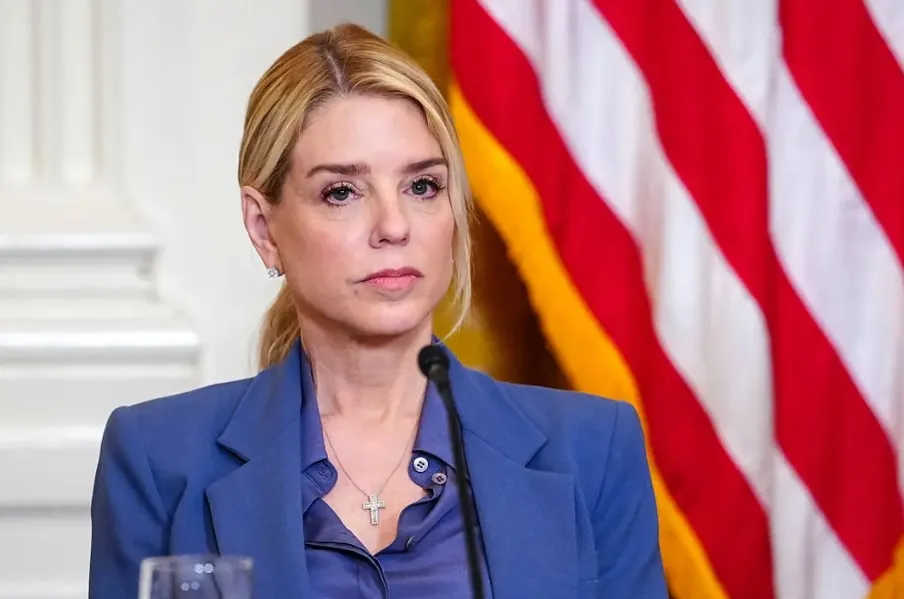 Tổng thống Donald Trump đã sa thải Bộ trưởng Tư pháp Pam Bondi (ảnh). Ảnh: time.com