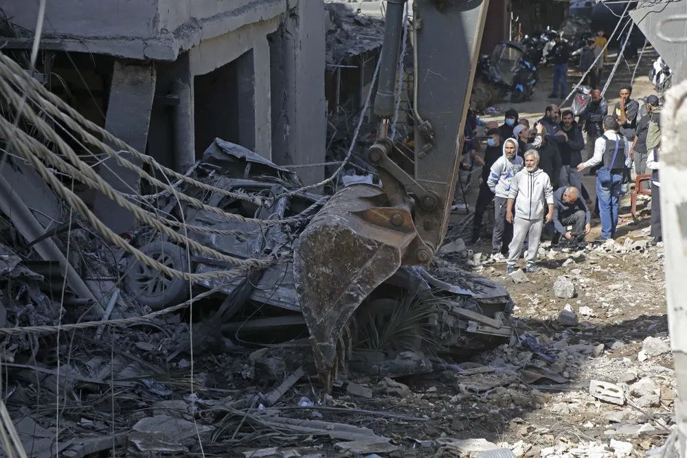 Thiệt hại sau các cuộc không kích của Israel xuống thủ đô Beirut, Liban. Ảnh: THX/TTXVN