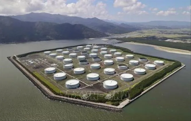 Cơ sở dự trữ dầu quốc gia ở Kagoshima, Nhật Bản. Ảnh: Kyodo/TTXVN