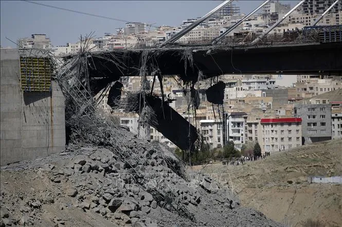 Cảnh tàn phá do xung đột tại Karaj, Iran. Ảnh: THX/TTXVN