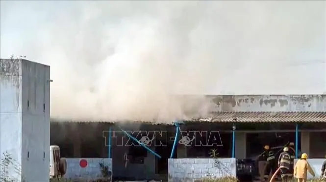 Hiện trường vụ nổ nhà máy sản xuất pháo hoa ở huyện Virudhunagar thuộc bang Tamil Nadu, Ấn Độ ngày 19/4/2026. Ảnh: ANI/TTXVN