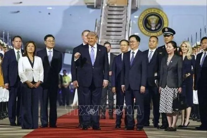 Tổng thống Mỹ Donald Trump tới Bắc Kinh ngày 13-5, bắt đầu chuyến thăm cấp nhà nước Trung Quốc. Ảnh: Kyodo/TTXVN