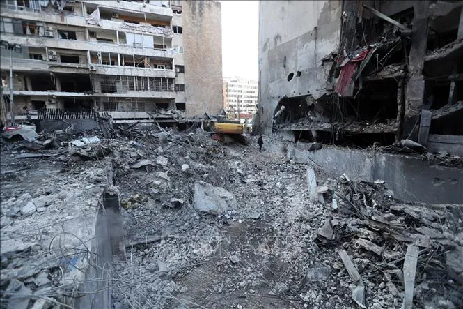 Tòa nhà bị phá hủy sau cuộc không kích của Israel tại Beirut, Liban. Ảnh: THX/TTXVN
