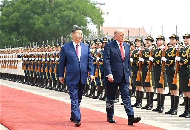 Chủ tịch Trung Quốc Tập Cận Bình và Tổng thống Mỹ Donald Trump tại lễ đón ở Bắc Kinh ngày 14-5. Ảnh: THX/TTXVN