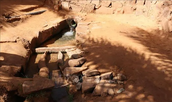 Hệ thống cung cấp nước ngầm tới các khu vườn trong ốc đảo tại sa mạc Sahara. Ảnh tư liệu: TTXVN