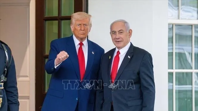 Tổng thống Mỹ Donald Trump (trái) trong cuộc gặp Thủ tướng Israel Benjamin Netanyahu tại Washington, D.C. Ảnh: IRNA/TTXVN