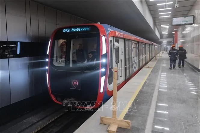 Tàu điện ngầm tại nhà ga Michurinsky Prospekt ở Moskva, Nga. Ảnh tư liệu - minh họa: THX/TTXVN