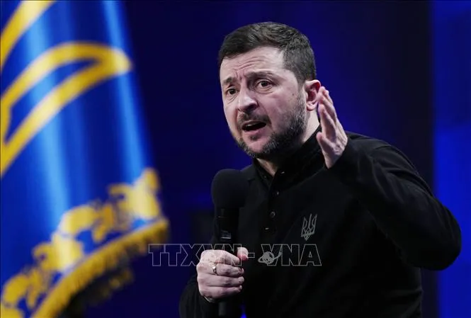 Tổng thống Ukraine Volodymyr Zelensky phát biểu với báo giới tại Kiev. Ảnh tư liệu: Kyodo/TTXVN