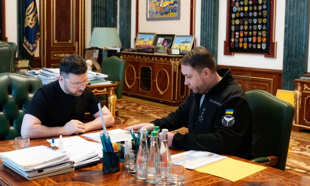 Tổng thống Ukraine Volodymyr Zelensky và ông Kyrylo Budanov ngày 2-1. Ảnh: X/ZelenskyyUa