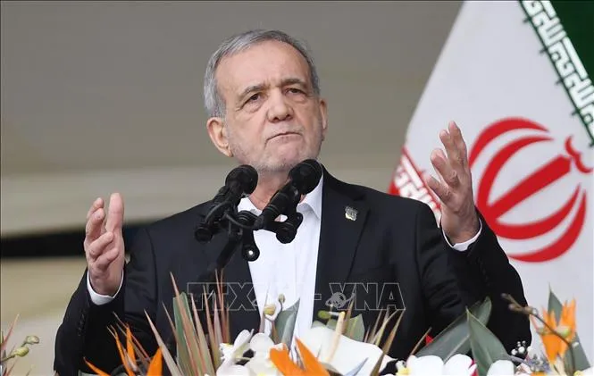 Tổng thống Iran Masoud Pezeshkian phát biểu tại Tehran. Ảnh: THX/TTXVN