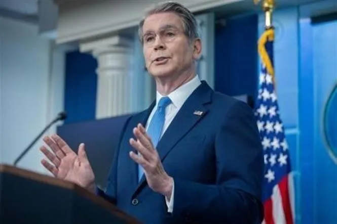Bộ trưởng Tài chính Mỹ Scott Bessent phát biểu họp báo tại Washington, D.C. Ảnh: Kyodo/TTXVN 