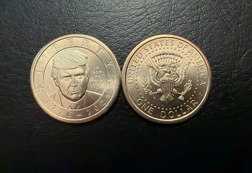 Đồng xu 1 USD có hình Tổng thống Mỹ Donald Trump. Ảnh: ABC News