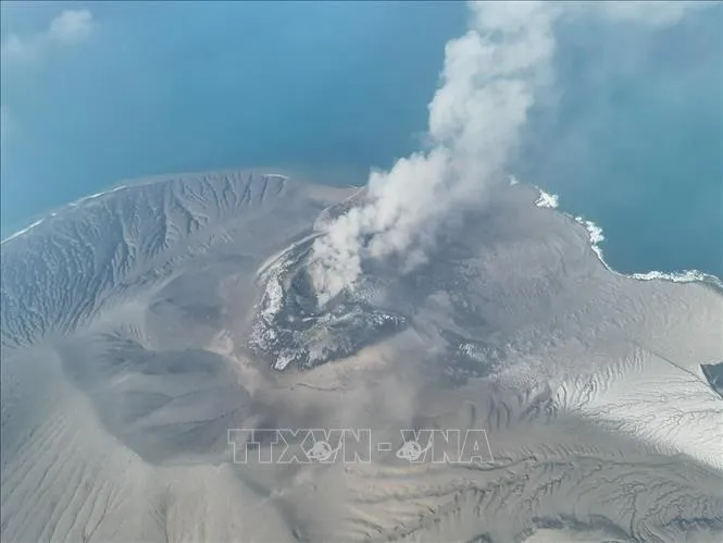 Núi lửa Anak Krakatau ở tỉnh Lampung, Indonesia phun tro bụi, ngày 6-9. Ảnh: THX/TTXVN