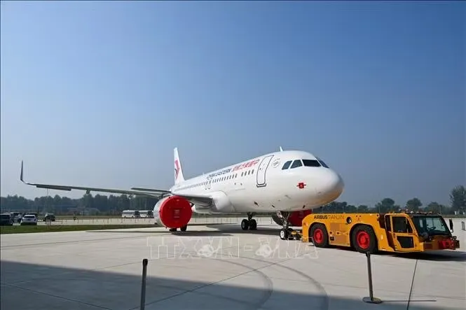 Chiếc máy bay đầu tiên thuộc dòng A320 được lắp ráp tại dây chuyền lắp ráp hoàn thiện mới của Airbus ở Thiên Tân, Trung Quốc, ngày 16-9-2026. Ảnh: THX/TTXVN