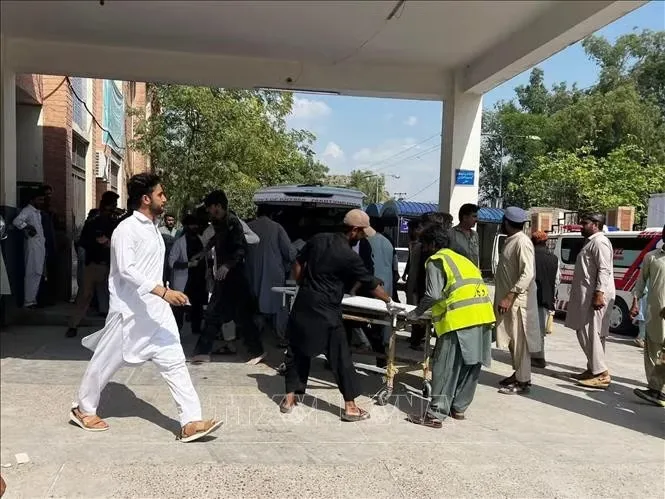 Hiện trường vụ đánh bom ở Kohat, tỉnh Khyber Pakhtunkhwa, Pakistan ngày 18-9-2026. Ảnh: THX/TTXVN
