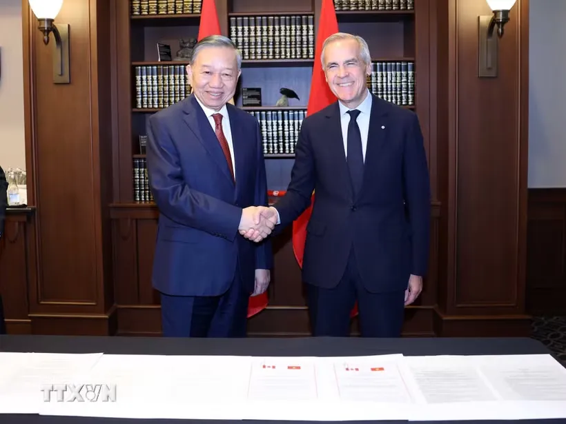 Tổng Bí thư, Chủ tịch nước Tô Lâm và Thủ tướng Canada Mark Carney chụp ảnh chung. (Ảnh: TTXVN)