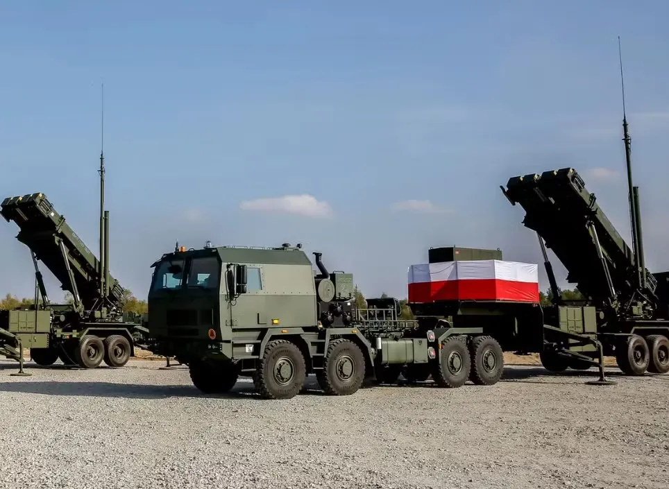 Các tổ hợp tên lửa phòng không Patriot được giới thiệu tại Toruń, Ba Lan vào tháng 10-2022. Ảnh tư liệu: SOPA Images