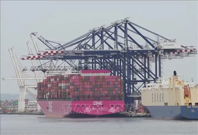 Cảng hàng hóa New York và New Jersey, Mỹ. Ảnh: THX/TTXVN phát