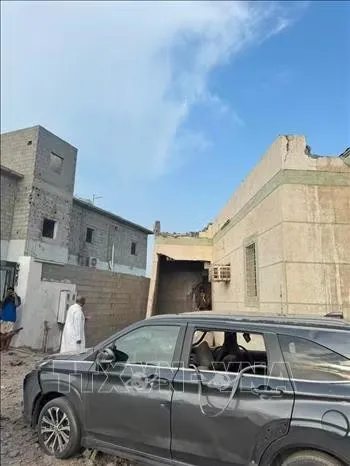 Một tòa nhà bị hư hại sau cuộc tấn công tại Jazan, Saudi Arabia. Ảnh: THX/TTXVN phát