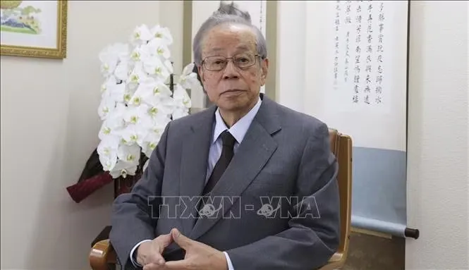 Cựu Thủ tướng Nhật Bản Yasuo Fukuda trả lời phỏng vấn báo chí ngày 25-11-2022. Ảnh tư liệu: THX/TTXVN phát
