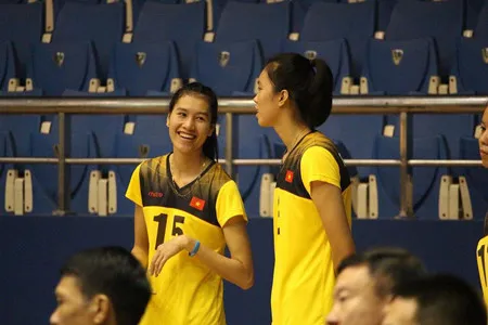 Chủ công Thanh Thúy (phải) và phụ công Nguyễn Thị Trinh