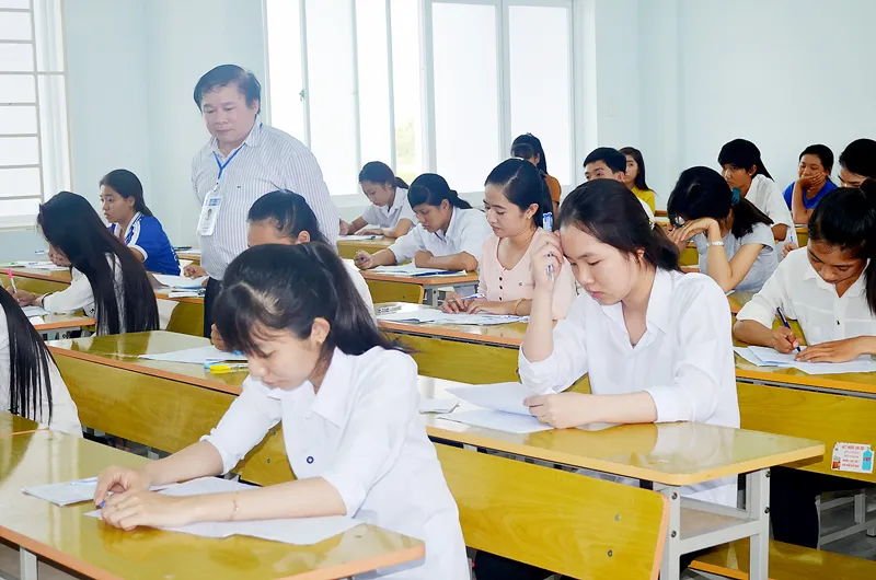 Thứ trưởng Bộ GD-ĐT Bùi Văn Ga kiểm tra tại hội đồng thi Trường ĐH An Giang                      Ảnh: THANH HÙNG