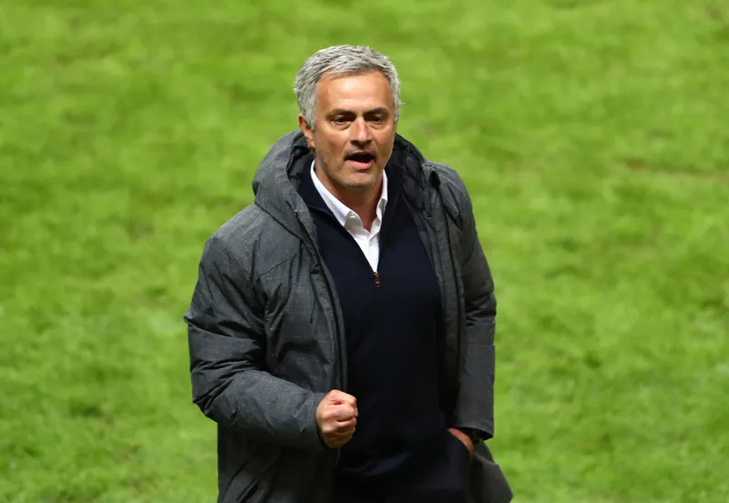 Jose Mourinho luôn sẵn sàng sắm vai kẻ chinh phục.