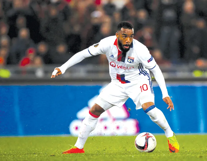 Arsenal khó thắng Lyon trong “trò chơi kiên nhẫn” của thương vụ Alexandre Lacazette.