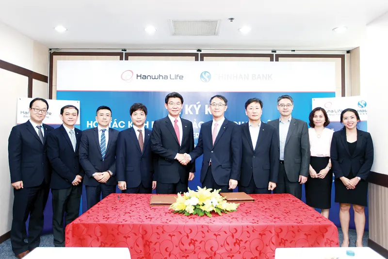 Hanwha Life và Shinhan Bank ký thỏa thuận hợp tác kinh doanh bảo hiểm qua ngân hàng