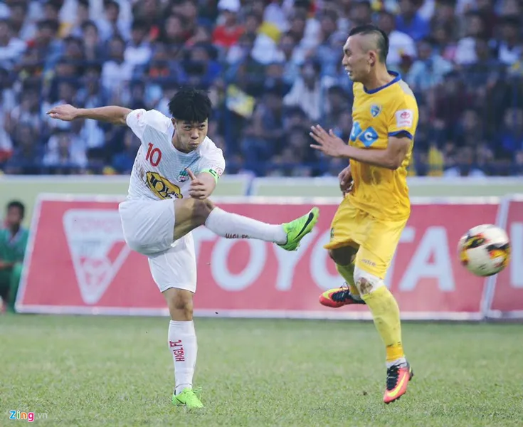 Công Phượng vẫn chưa đủ “sáng” để giúp phố Núi tìm được chiến thắng. Ảnh: T.L