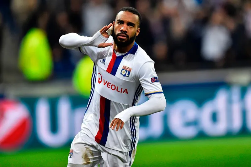 Alexandre Lacazette được biết đã có mặt tại Arsenal để kiểm tra y tế.