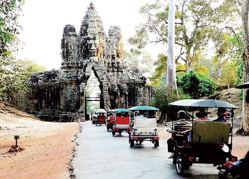 Khách du lịch đến Siem Reap