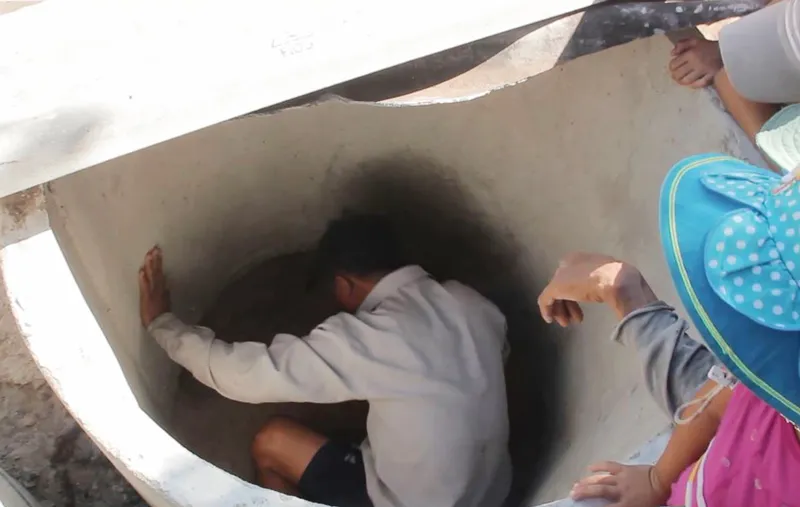 Đào trúng bom “khủng” nặng 300 kg, người dân “cầu cứu” chính quyền ảnh 1