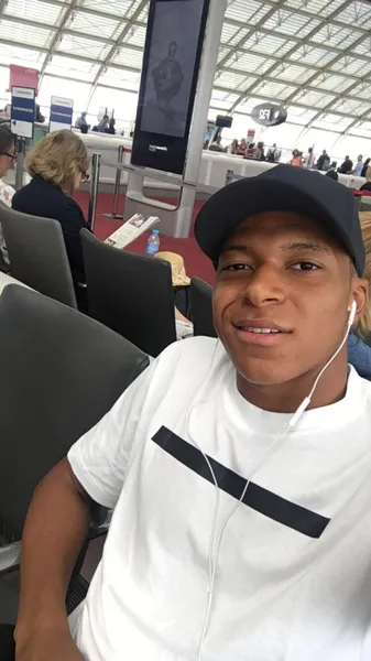 Hình ảnh Kylian Mbappe quay trở về Monaco được đăng tải trên Instagram