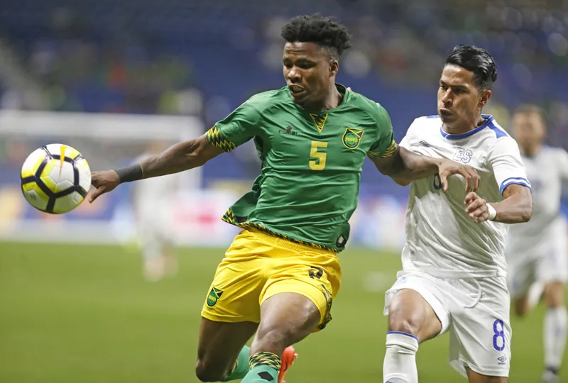 Bất phân thắng bại, Jamaica cùng El Salvador dắt tay nhau vào tứ kết. 