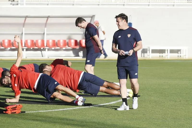 HLV Berizzo vẫn đang thiếu trung vệ để xây dựng đội hình.