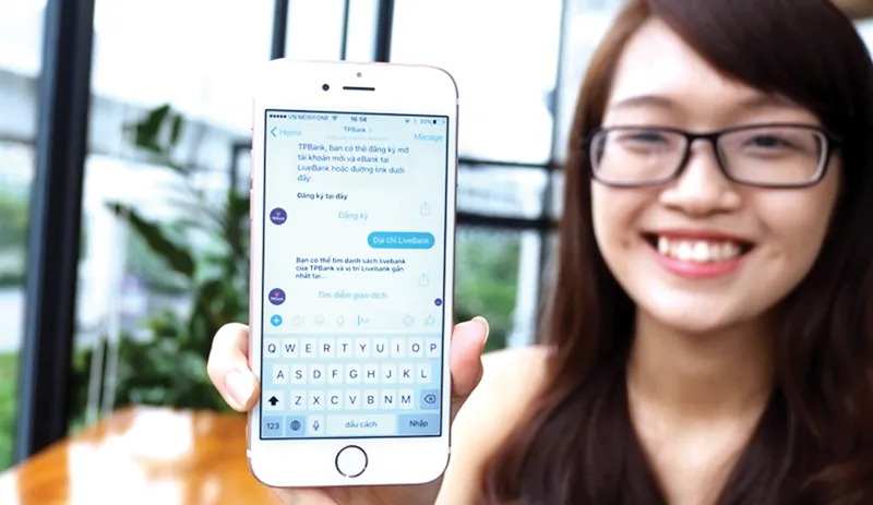 T’Aio được nhúng trên Facebook Messenger và hỗ trợ tư vấn viên phản hồi khách hàng