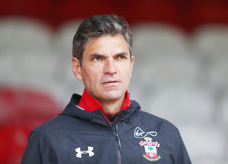 HLV Pellegrino đang gặp khó trước bối cảnh chuyển nhượng của Southampton.