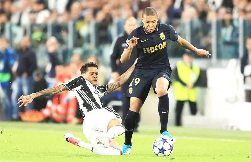 Nếu đến với PSG, Kylian Mbappe sẽ tái ngộ với Dani Alves.