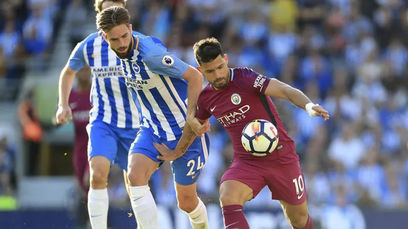 Sergio Aguero (phải) đang khẳng định được vai trò ở Man.City.