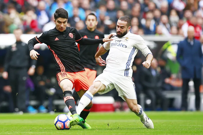 Valencia (trái) sẽ là thử thách lớn của Real Madrid