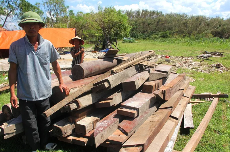 Hy sinh giúp dân lúc thiên tai ảnh 1