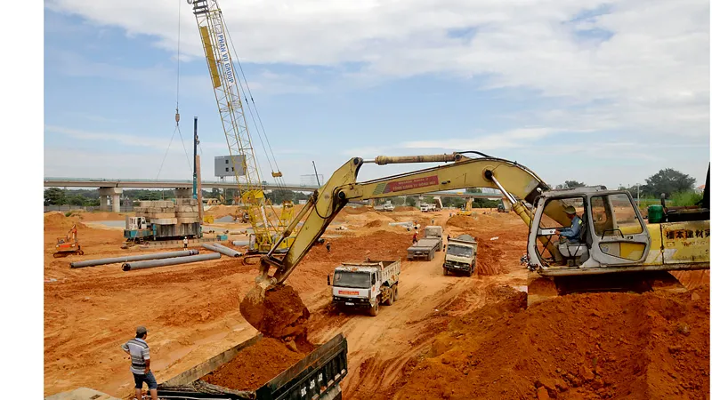 Thi công Bến xe miền Đông mới     Ảnh: THÀNH TRÍ