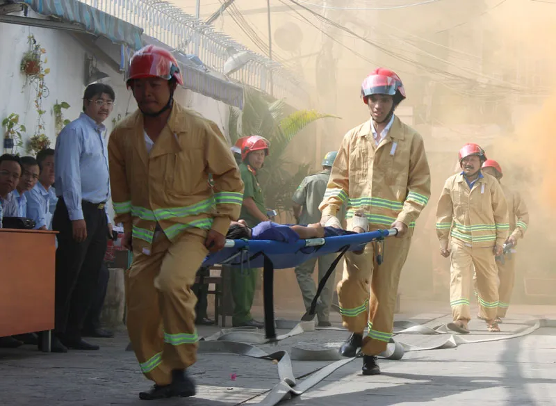 Diễn tập phòng cháy chữa cháy ở khu phố ảnh 1