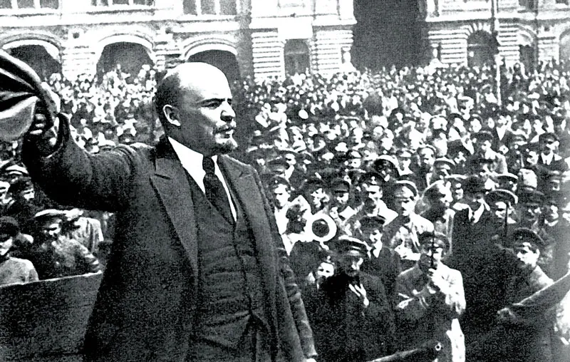 Cách mạng Tháng Mười - Ánh dương luôn chói lọi ảnh 1